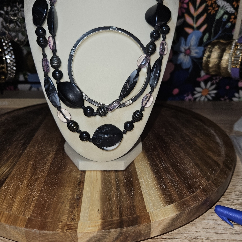 31. Hand knotted Acrylic necklace